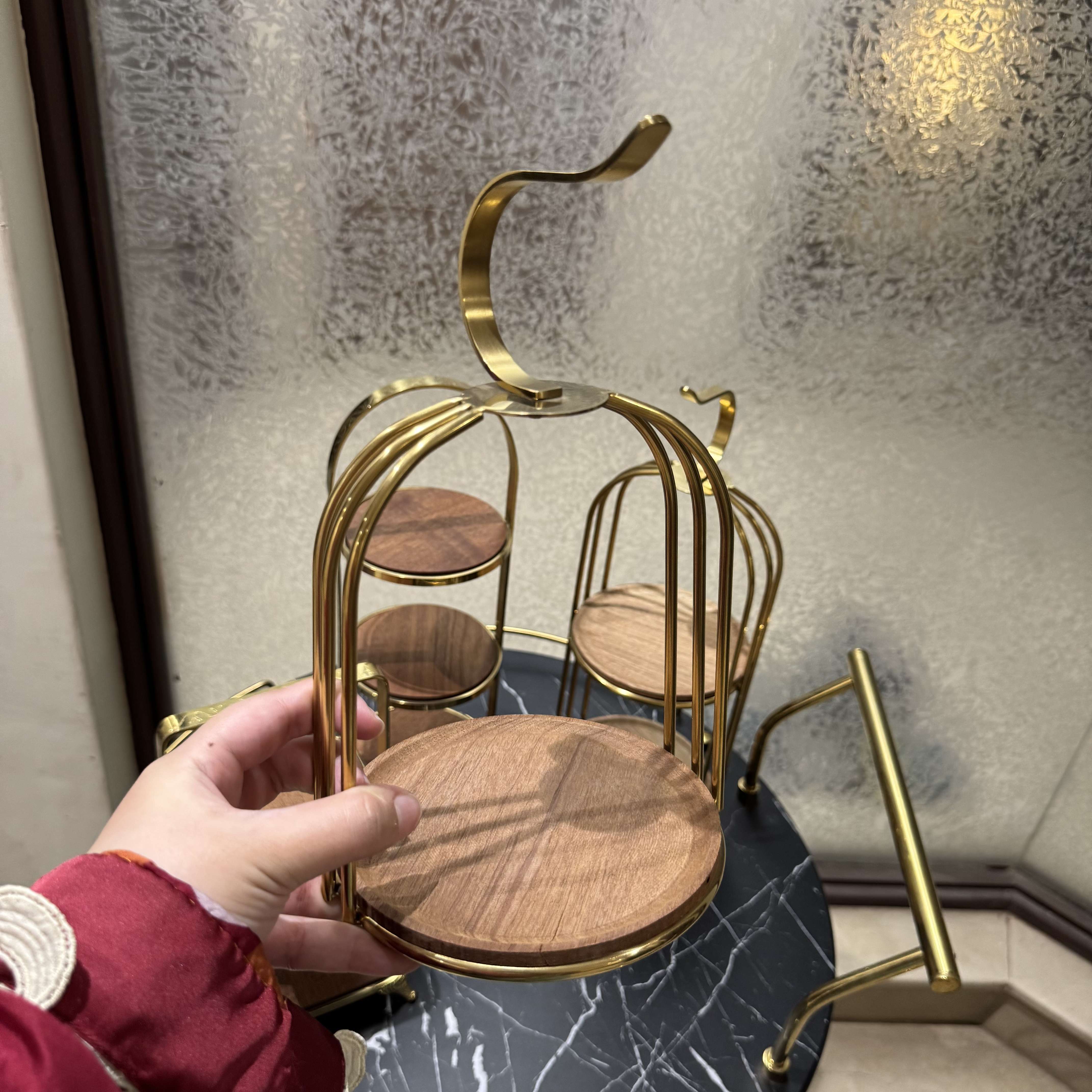 Cage Dish
