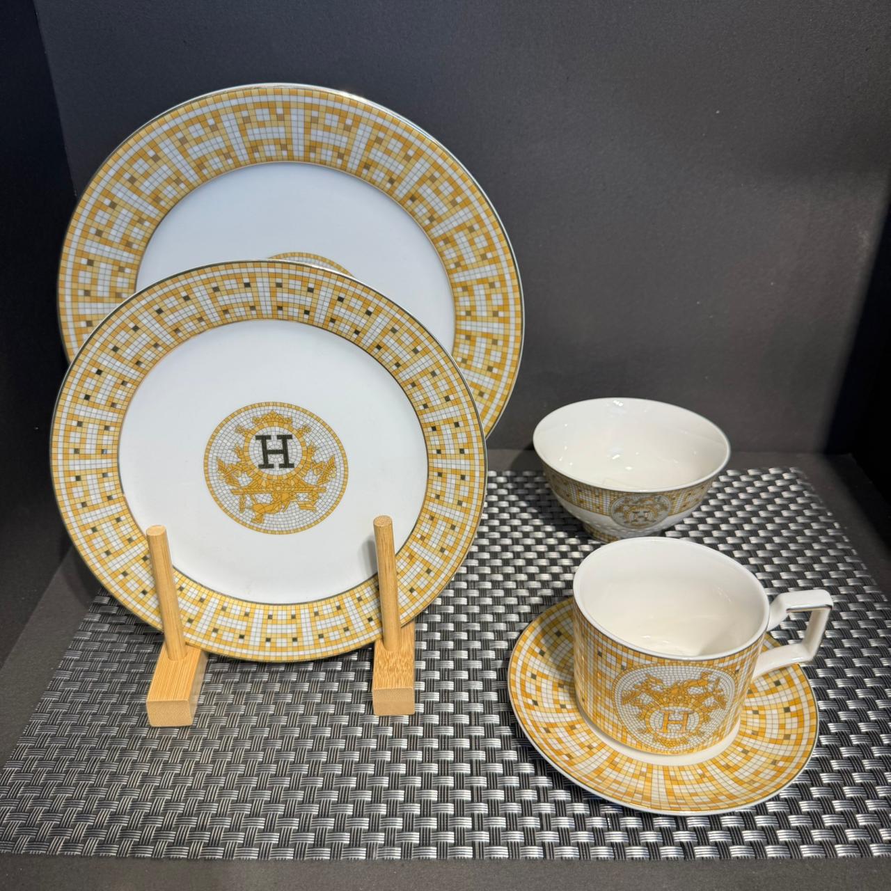18/pcs Plate Set